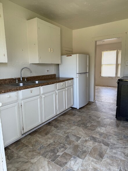 Building Photo - 306 N 5th St