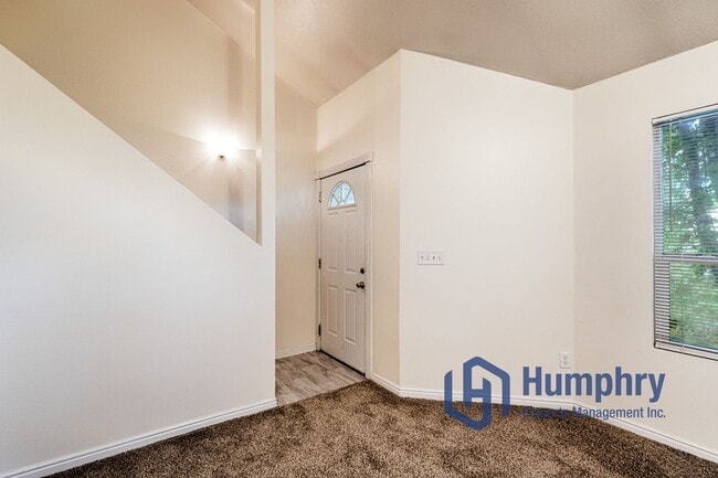 Building Photo - Nampa Fourplex, 2Bd/2Bth/CP, 930Sqft, near Karcher mall off Caldwell Blvd in Nampa