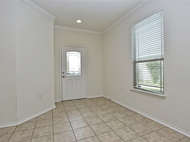 Building Photo - Inviting two story home in Berdoll Farms.