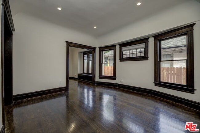 Building Photo - 140 Roselawn Pl