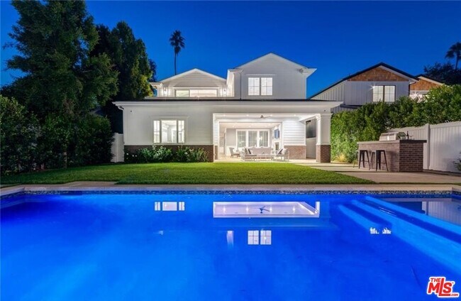 Building Photo - 4710 Noeline Ave