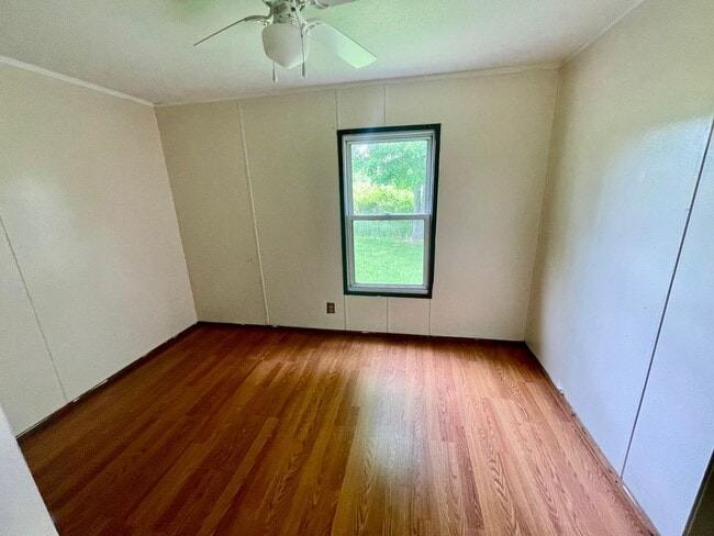 Building Photo - 2 Bed 1 Bath- Aliquippa PA