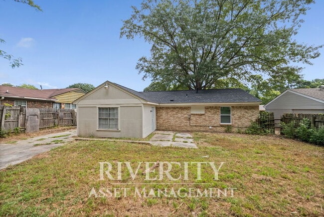 Building Photo - A Must See!!!!! Section 8 Friendly & Ready...