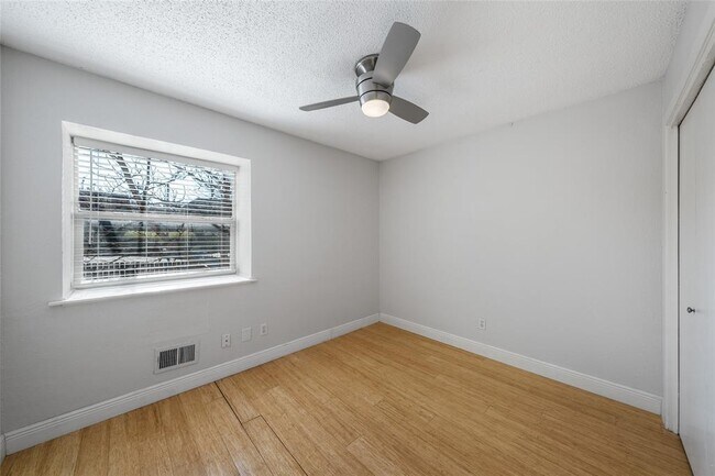 Building Photo - 2304 Barton Village Cir