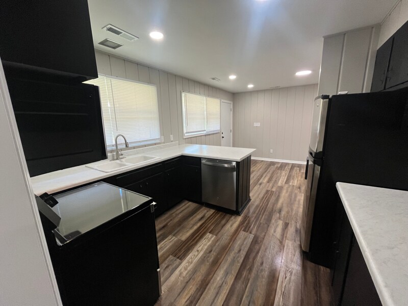 Building Photo - 3313 E 17th Ave