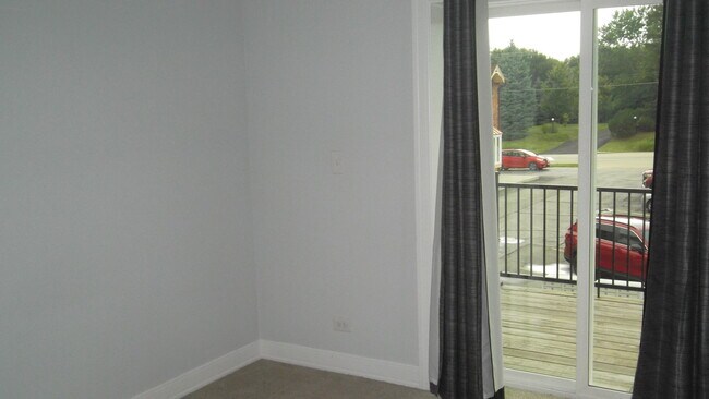 Building Photo - 850 N State St