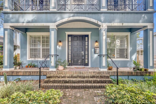 Building Photo - Gorgeous Townhome in Downtown Orlando