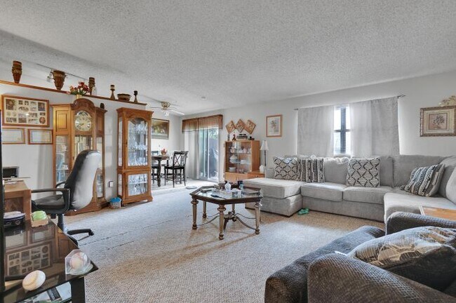 Building Photo - 922 SW 60th St