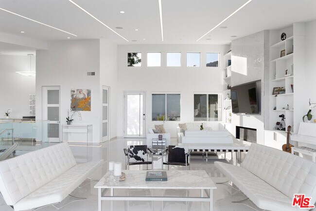 Building Photo - 28405 Via Acero St