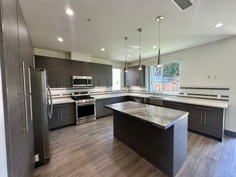 Building Photo - 6439 W 86th Pl