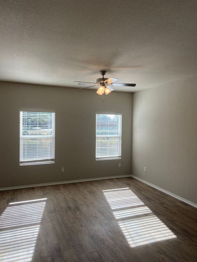 Building Photo - 2612 Grand Ln