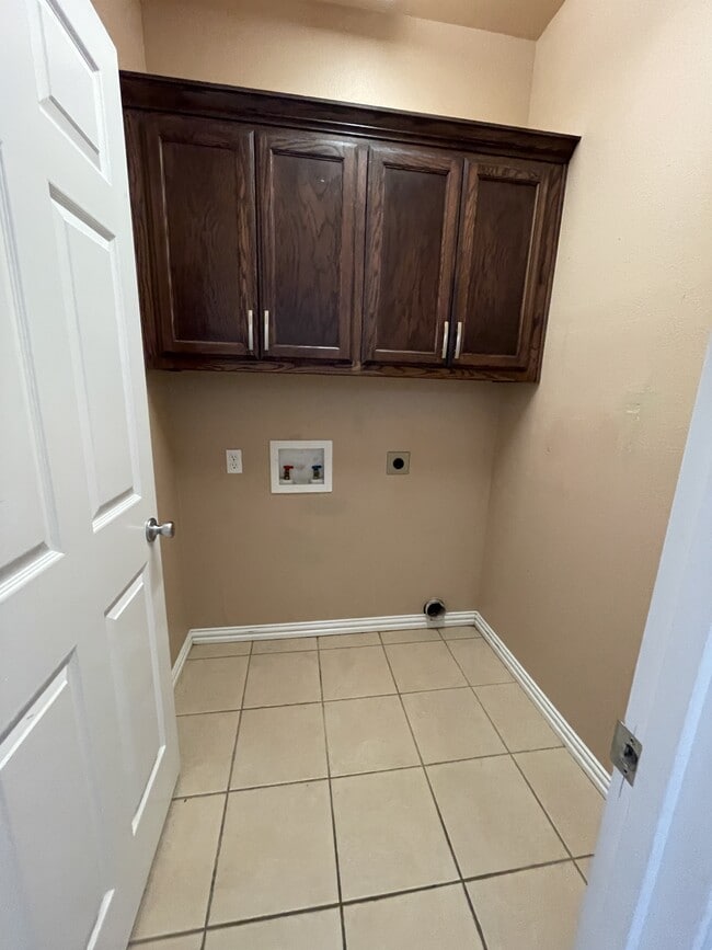 Building Photo - 408 Boggy Creek Dr