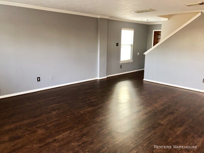 Building Photo - Stunning 3/2.5 townhome in Dominion Estates