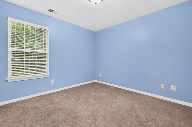 Building Photo - 5495 Hampton Ct