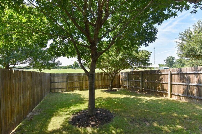 Building Photo - 13400 Briarwick Dr