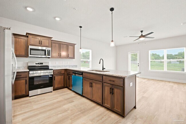 Building Photo - 5530 Lexlee Blvd