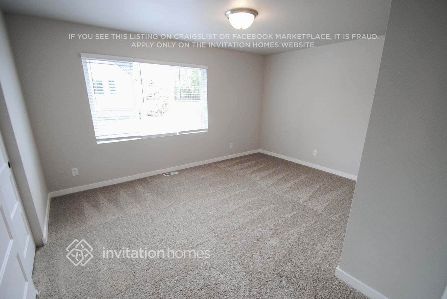 Building Photo - 6113 47th Pl NE