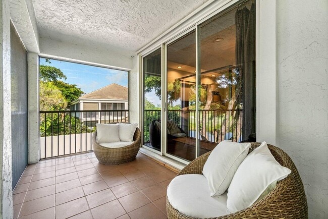 Building Photo - 11823 Pebblewood Dr