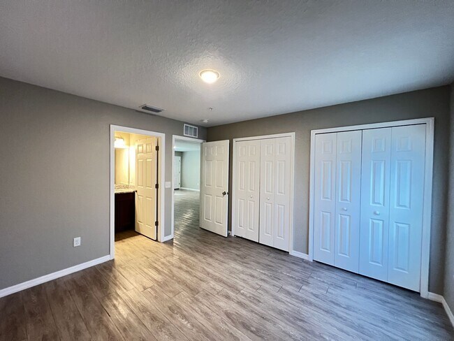 Building Photo - Charming 2-Bedroom, 2-Bathroom Rental in the Heart of Ocala!