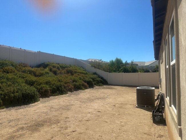 Building Photo - 4 Bed/2Bath, Solar Single-Story Home in Hi...