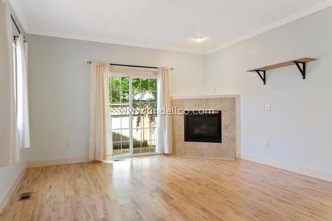 Building Photo - Amazing Eastmoreland Home Near Sellwood wi...