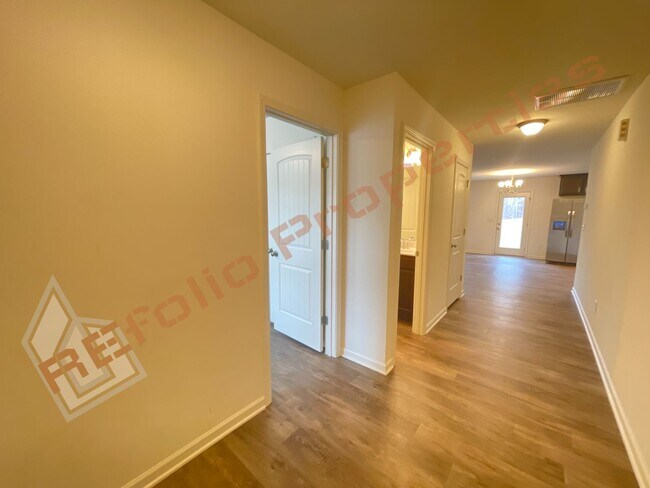 Building Photo - Stylish 4-Bedroom 3 Bathroom Single Home w...