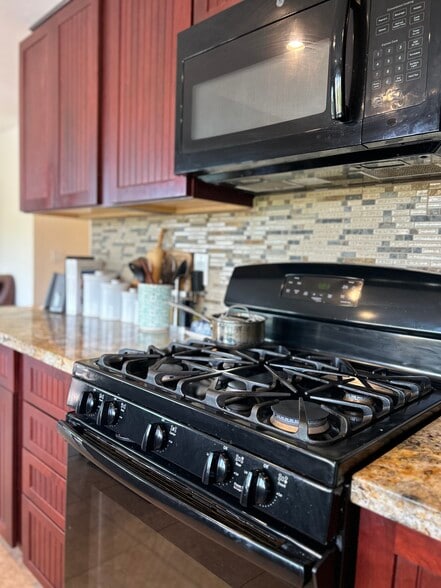 Building Photo - 822 Camino de los Mares