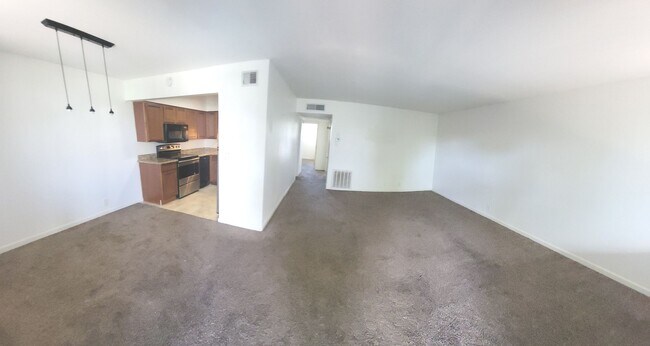 Building Photo - 1702 W Tuckey Ln