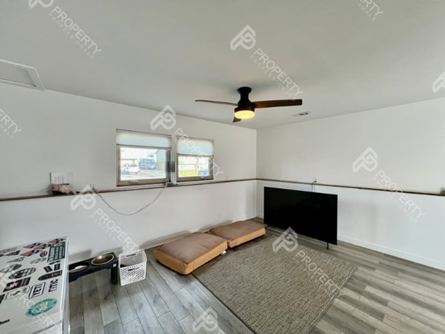 Building Photo - Single Family Home in Rifle for Rent