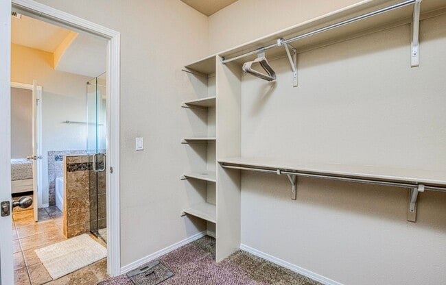 Building Photo - Westside area for Short or Long Term Rental (Completely Furnished) Beautiful 3 bed/2.5 baths plus...