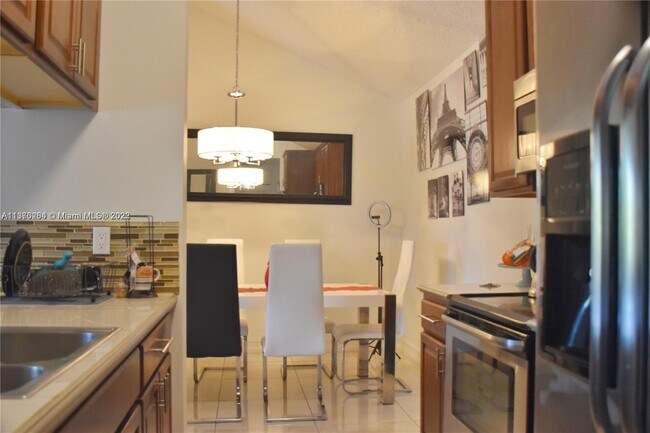 Building Photo - 10610 SW 158th Ct