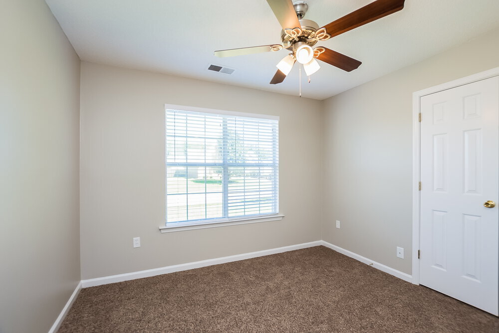 Building Photo - 10909 Lexington Dr