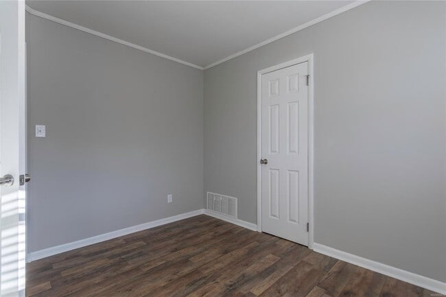 Building Photo - 221 Moncrief St