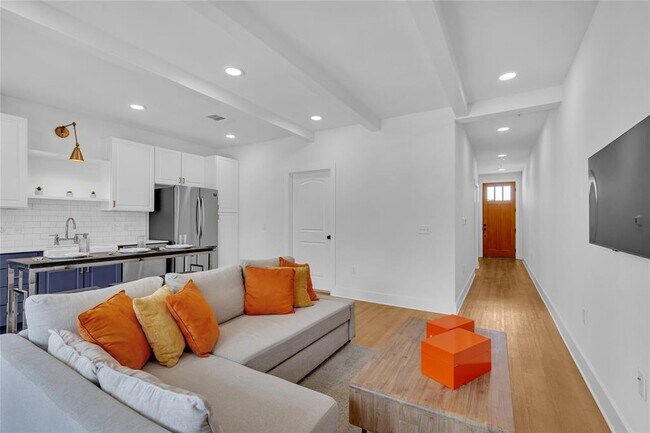 Building Photo - 4704 Sunset Trail