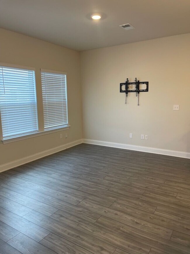 Building Photo - 4528 Skywood Ln