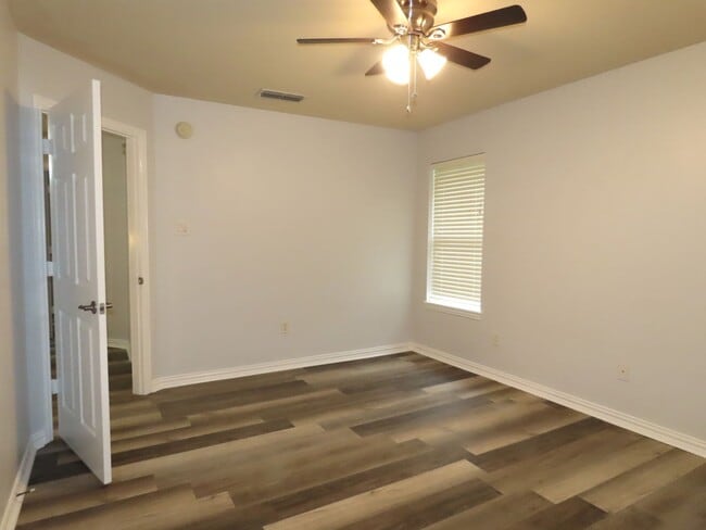 Building Photo - South Tyler, Stunning 4 Bedroom. 3.5 Bath ...