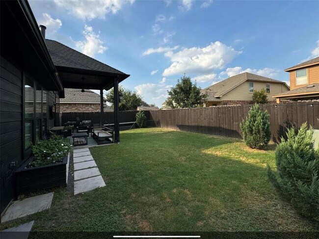 Building Photo - 8126 W Pine Creek Bend