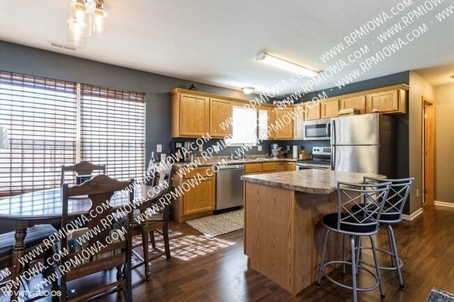 Building Photo - 15227 Alpine Dr