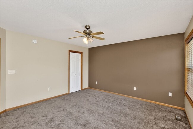 Building Photo - NEAR OTTER CREEK GOLF COURSE!! 2 Bedroom, 1.5 Bathroom in Northeast Ankeny