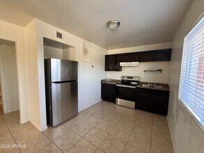 Building Photo - 1321 W Vogel Ave