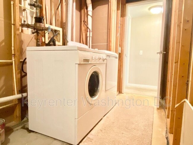 Building Photo - 17405 Pipers Way