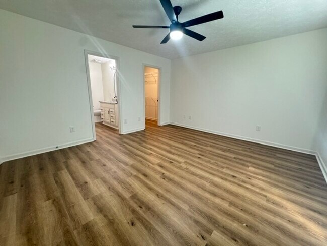 Building Photo - 2208 Summerwind Dr