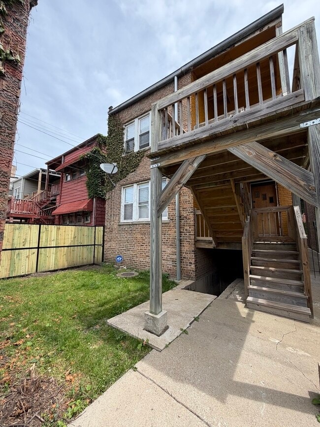 Building Photo - 8040 S Rhodes Ave