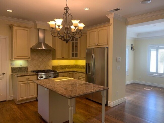 Building Photo - Beautiful Home Downtown Menlo Park