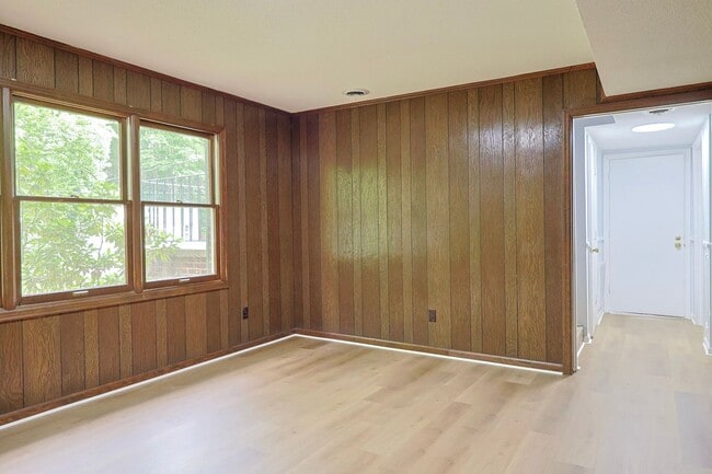 Building Photo - nice renovated 4 Bed 3 Bath