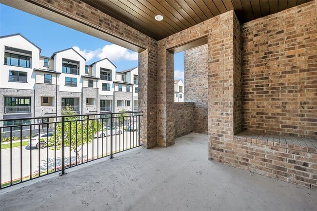 Building Photo - 4310 Authentic Dr