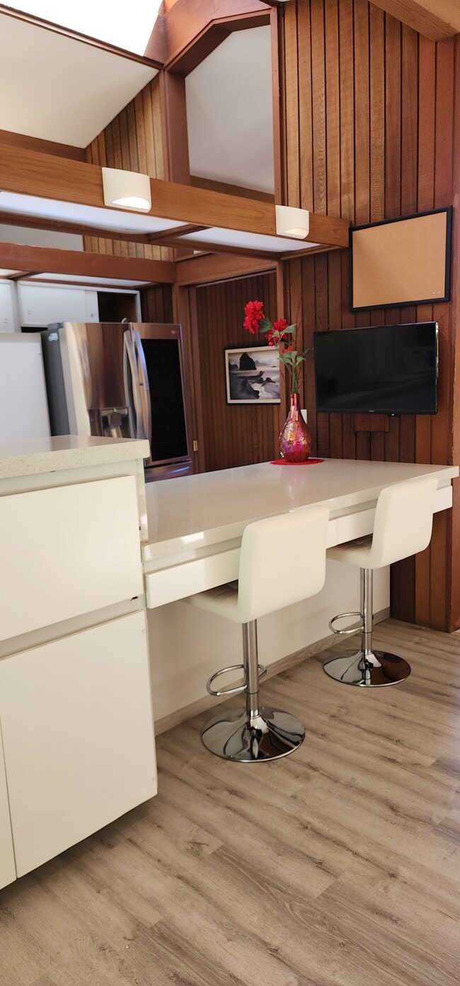 Building Photo - 100 Wimbledon Way