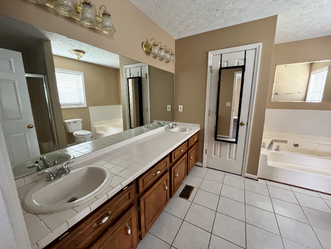 Building Photo - 3933 Brantley Dr