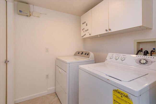 Building Photo - Comfort Meets Style in This Spacious Corner-Lot Home with Bonus Flex Room