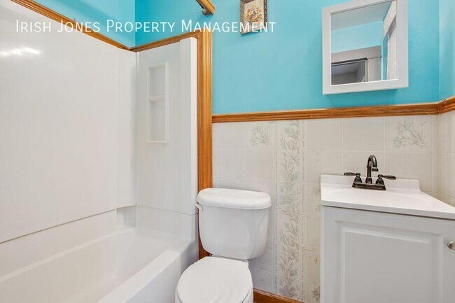 Building Photo - 138 Weimar St